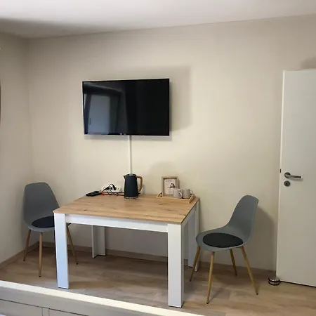 Homestay Ruhiges Gaestezimmer Mit King-size-bett